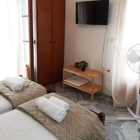 Antonis House By The Sea Apartman Párosz